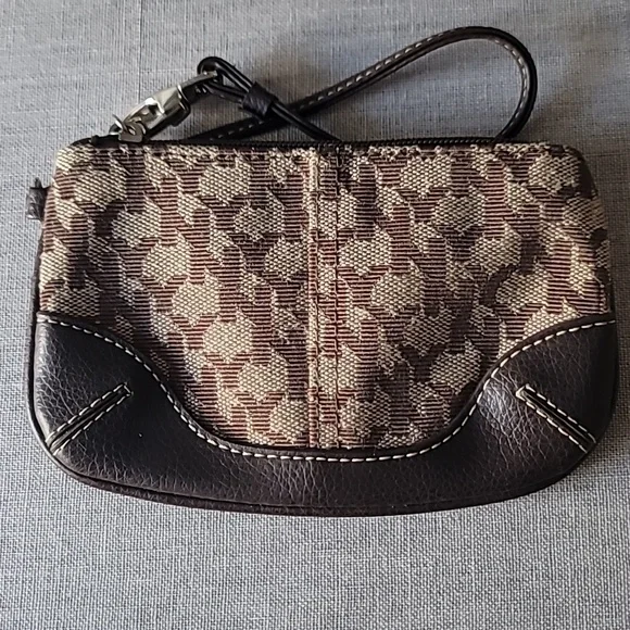 New York & Company Brown Wristlet - Picture 2 of 5